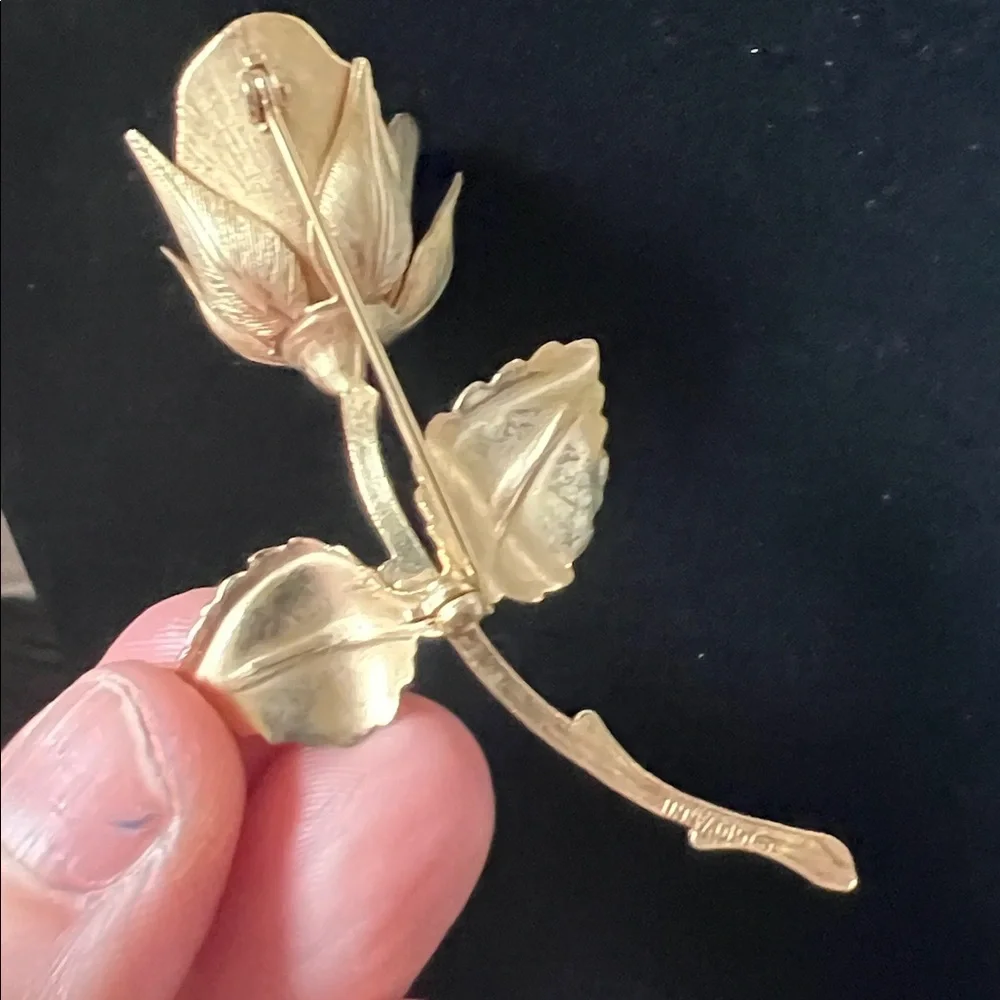 Giovanni Gold Toned Rose Brooch/Pin - Beautiful